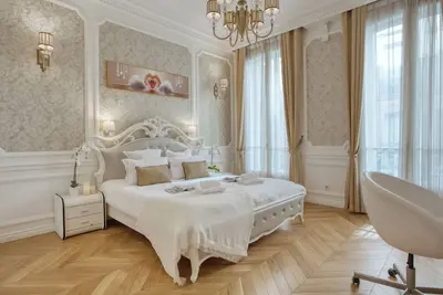 Image de Luxueux 200m² 5ch Champs Elysées à 1min Perle Rare