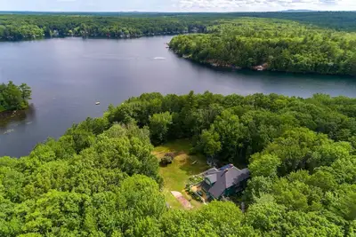 Image de Breathtaking Lakefront Compound With Four Buildings and Every Amenity