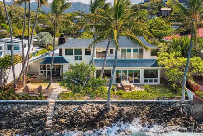 Image de Spectacular Lanikai Ocean Front w/Pool - newly remodeled, sleeps up to 18!
