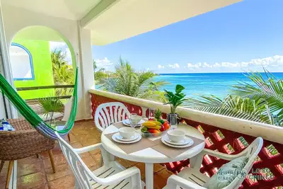 Image de Beautiful condo with ocean views, Ac and pool!