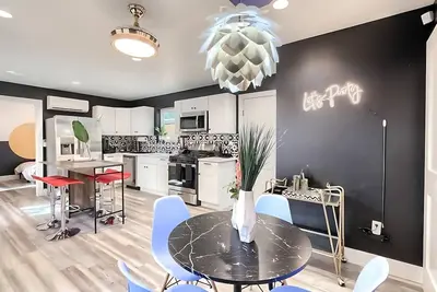 Image de Stylish 3br East Side Retreat w Patio & Bbq