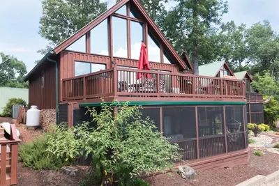 Image de Harbour Pointe Chalet with Boat Slip