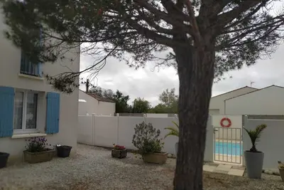 Image de Maison au calme près de Château d'Oléron avec piscine et parking