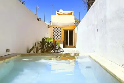 Image de Casa Yuuk, newly remodeled, rustic and modern, city centre w\/ pool and garage