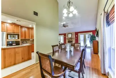 Image de Gorgeous 3 bedroom  2 bath in energy corridor