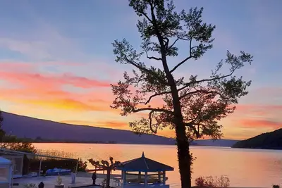 Image de Situation exceptionnelle pour ce cosy studio avec terrasse Sur Lac
