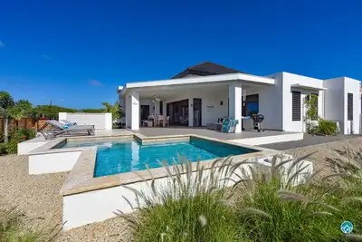 A Stunning Villa with Every Modern Convenience - private pool with amazing view!