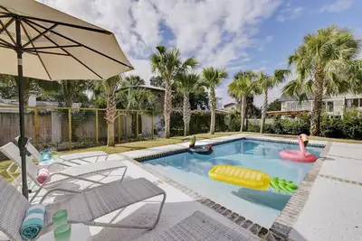 Image de 5 bedroom East Beach house with Pool