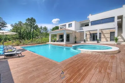 Image de Villa de luxe 5 chambres avec double piscine et jacuzzi sur le toit