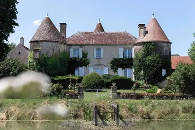 Image de Château de Montagnerot avec piscine