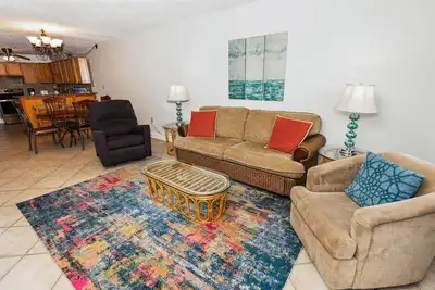 Image de Venus 208 1 Br on Okaloosa Island with Gulf Front Access.
