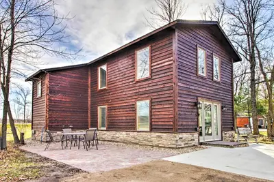 Image de Remote Retreat: Cozy Home w/ Big Pine Lake Access!