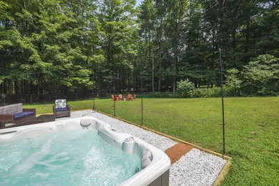 Image de Family-Friendly Saugerties Home w\/ Hot Tub & Games