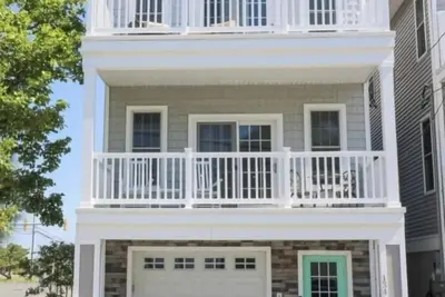 Image de Luxury Beach House Walking Distance to Ocean-4/5Bedrooms