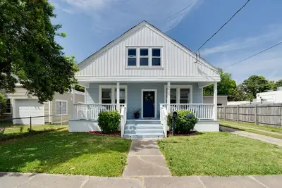 The Bay House Bungalow and Loft - Norfolk Va.