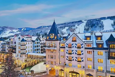Image de Fantastic Getaway! Amazing Mountain View, On-site Restaurant, Hot Tub, Parking!