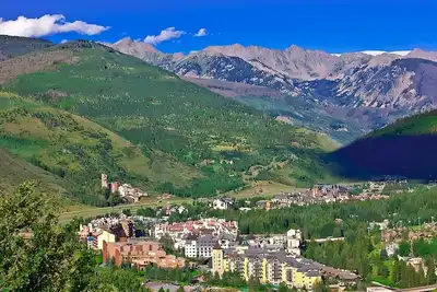 Image de Majestic Views Everywhere! Lovely Mountain View, Hot Tub, Near Gondola One!