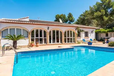 Image de Belle maison de vacances privée avec piscine privée, climatisation, Wifi, Tv, terrasse, parking