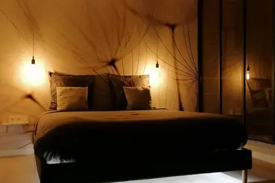 Image de Maison tout équipée! Avec Salle De CINÉMA! ! !