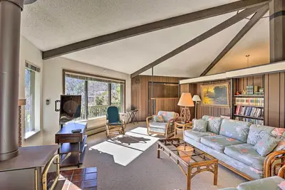 Image de Woodsy Willow Creek Getaway w\/ Pool & Deck!