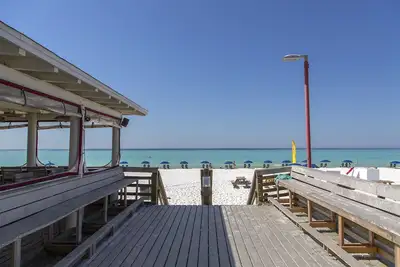 Image de Sea to Shining Sea - Destiny East, Lakefront, Heated Private Pool, Cmty Hot Tub!
