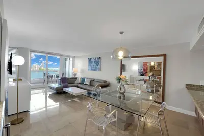 Image de Permanent Vacation! 2 Bedroom Direct Water View Condo in Miami!