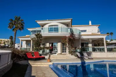 Image de Luxury Villa With Private Pool And Grounds - By The Beach