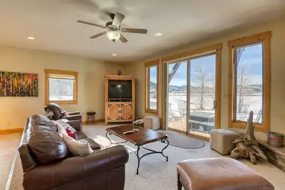 Image de Dog-Friendly Golf Course Front Home w/Free WiFi, Gas Fireplace, W/D, & Gas Grill