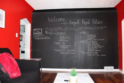 Airport Royal Palace! Vehicle Rentals Available Ask Host For Details