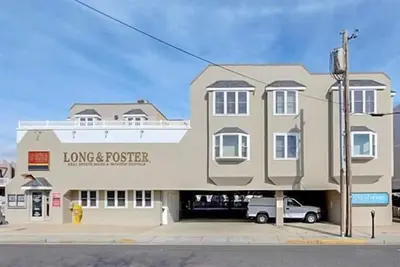 Image de Just 1 Short Block To The Beach. Close To Shopping And Restaurants