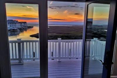 Image de Bayfront 2-Story House on Beach Creek overlooking Grassy Sound!