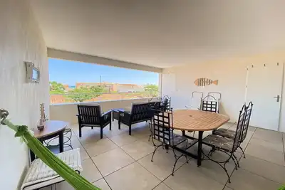 Image de Appartement cosy avec belle terrasse Ă 250 m de la plage