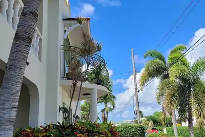 Image de Relaxing, Amazing beach, pool, Cheap cars, quiet area, surfers paradise 2