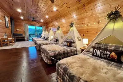 Image de TeePee Bunk Room, Kids Love! Hot Tub, Pool Table, Mtn Views = Amazing Memories