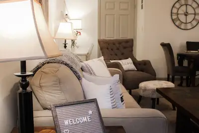 Image de Cozy Apt. Downtown Floyd; Golden Maple Homestays