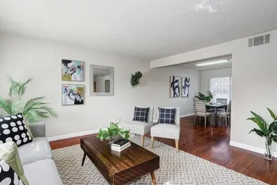 Image de Looking for a vacation? Here you Go! Terrific Family Home with 4 Spacious Bed! !