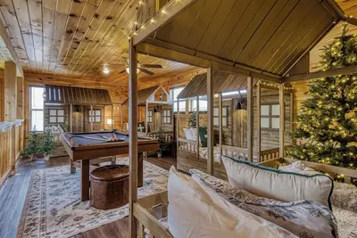 Image de Family Fun! Kids Mini Cabin Bunk Room- Sleeps 12, Hot Tub, Mtn Views, Pool Table