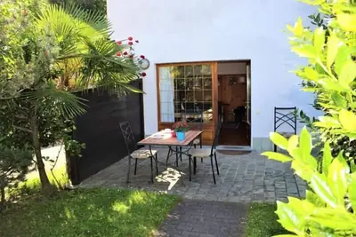 Image de 2-room apartment with children's pool, table tennis table and beautiful lake view