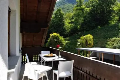 Image de 4½-room apartment with children's pool, table tennis and a beautiful lake view