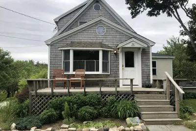 Image de Family Home Overlooking the Harbor Easily Walkable to Town