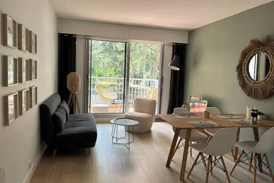 Image de Refurbished 2 bedroom apartment - near the sea