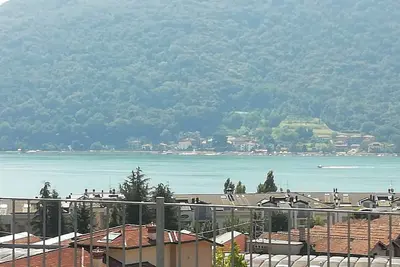 Image de Apartment with solarium overlooking the lake near the center and the lakefront