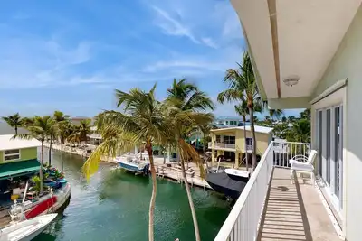 Image de Oceanfront, Snowbird-Friendly Home with High-Speed WiFi, Ocean Views, and Dock