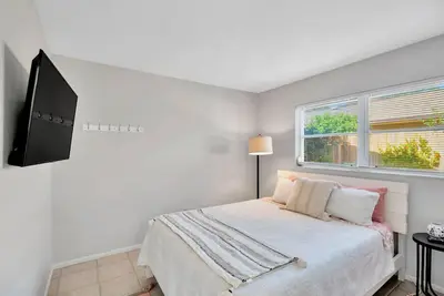 Image de Travelers Palm Guest Suite   Smart Tv  Patio