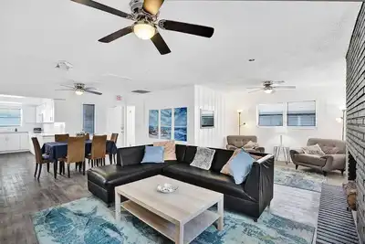 Image de Bright Pompano Beach House; Poolside Bliss Just Steps from the Shore!