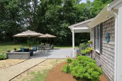 Cheerful Home Close to Bay and Town