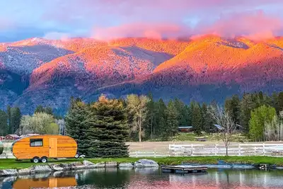 Image de Bunk Roaming Cabin — Sleeps 4