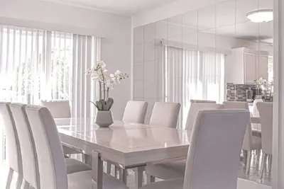 Image de New Large Updated Home+Huge Fully Fenced Yard+Hot Tub+Gazebo+Bbq+Outdoor Dining!