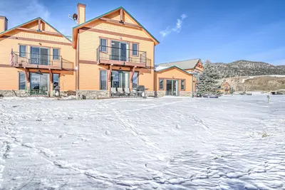 Image de Coursefront Condo with WiFi, Gas Fireplace, Private Washer/Dryer, and Gas Grill