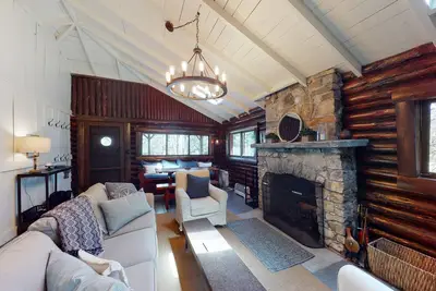 Image de Coastal cabin with WiFi, furnished deck, & private beach